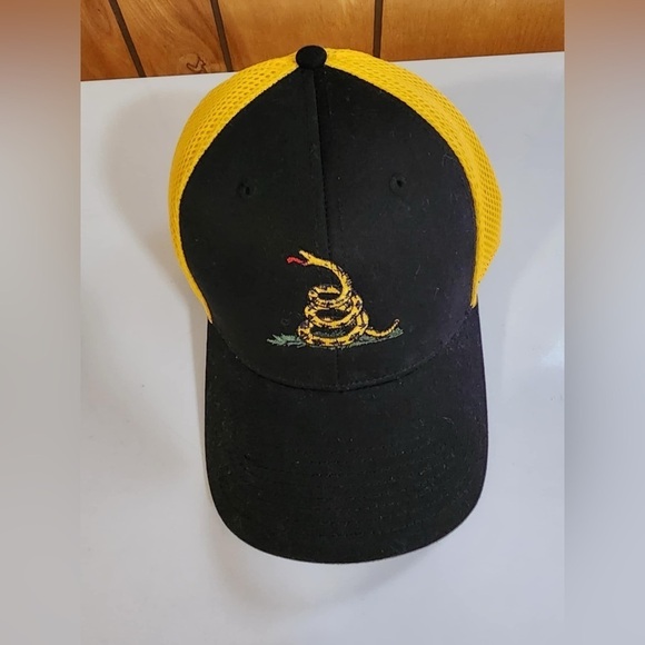New Era Other - Don’t Tread On Me New Era Mesh Back Medium/Large Yellow and Black Hat EUC